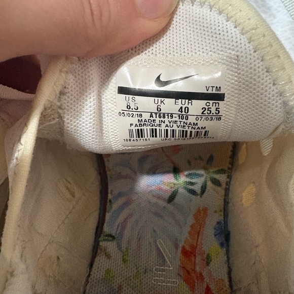 Women’s Nike Air Max 270 - Picture 5 of 5